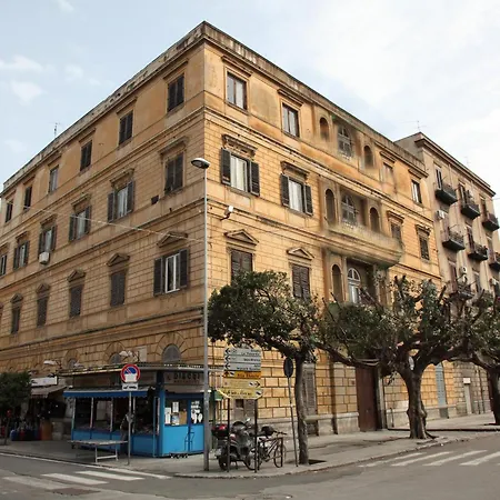 Giulio Cesare 24 4* Παλέρμο